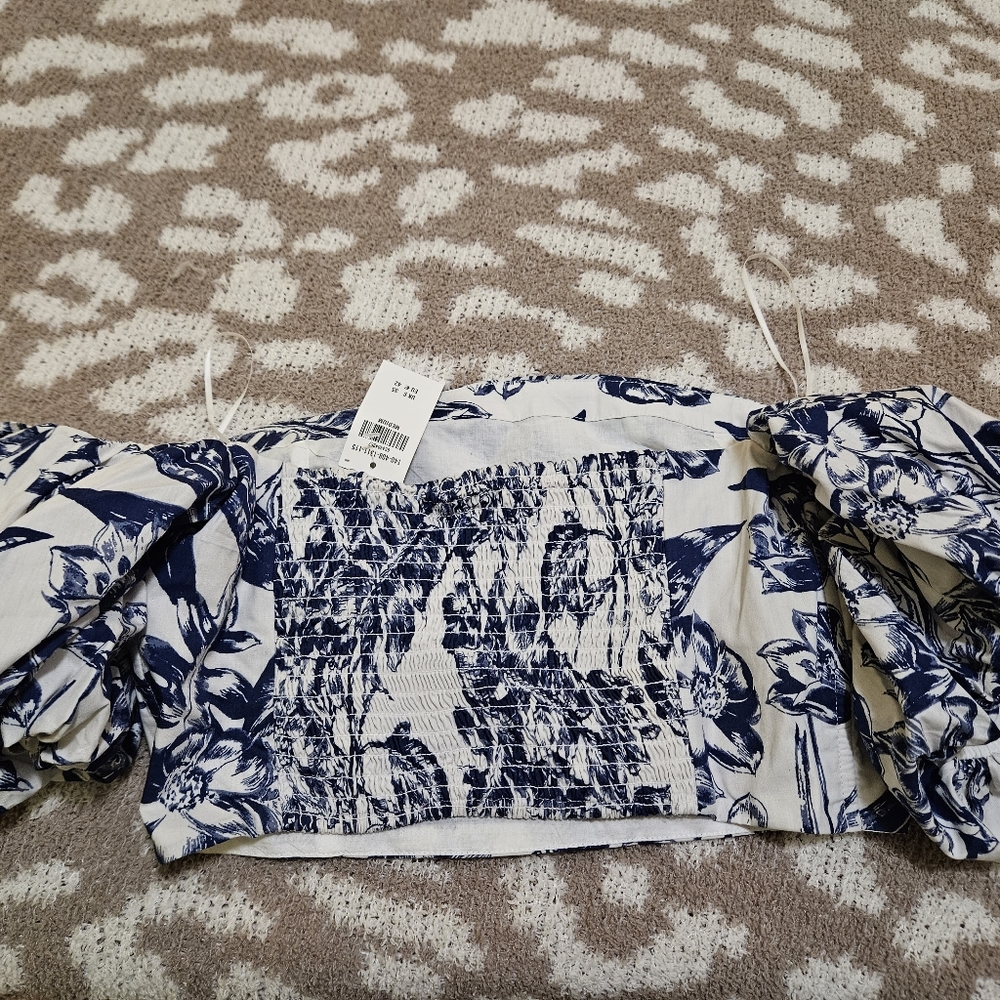 NWT Abercrombie & Fitch Off-The-Shoulder Poplin Set Top- size: Medium